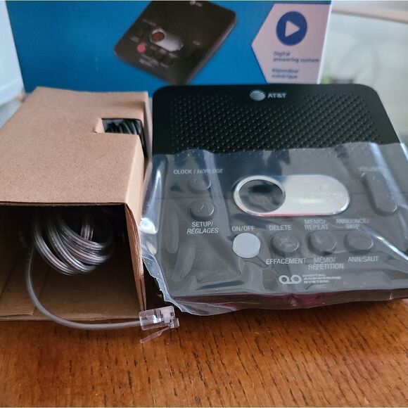 AT&T Digital Answering System 1740, Black, New in Box - Picture 4 of 7